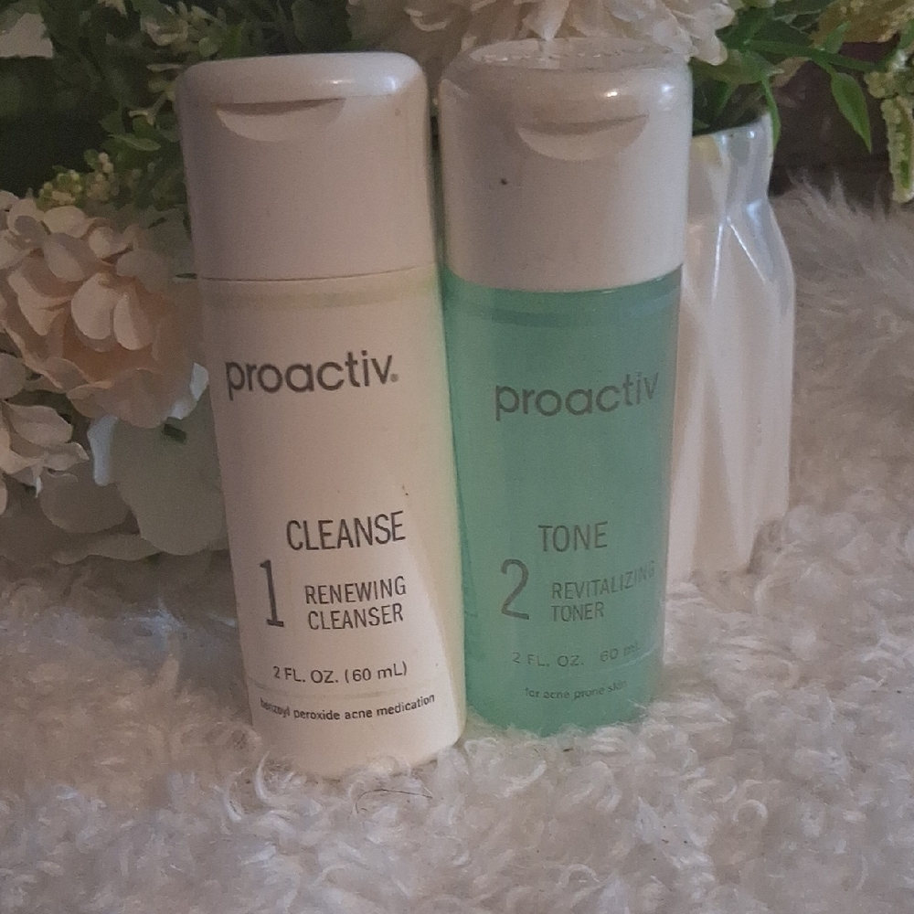 Proactiv Cleanse and Tone Duo - White and Green